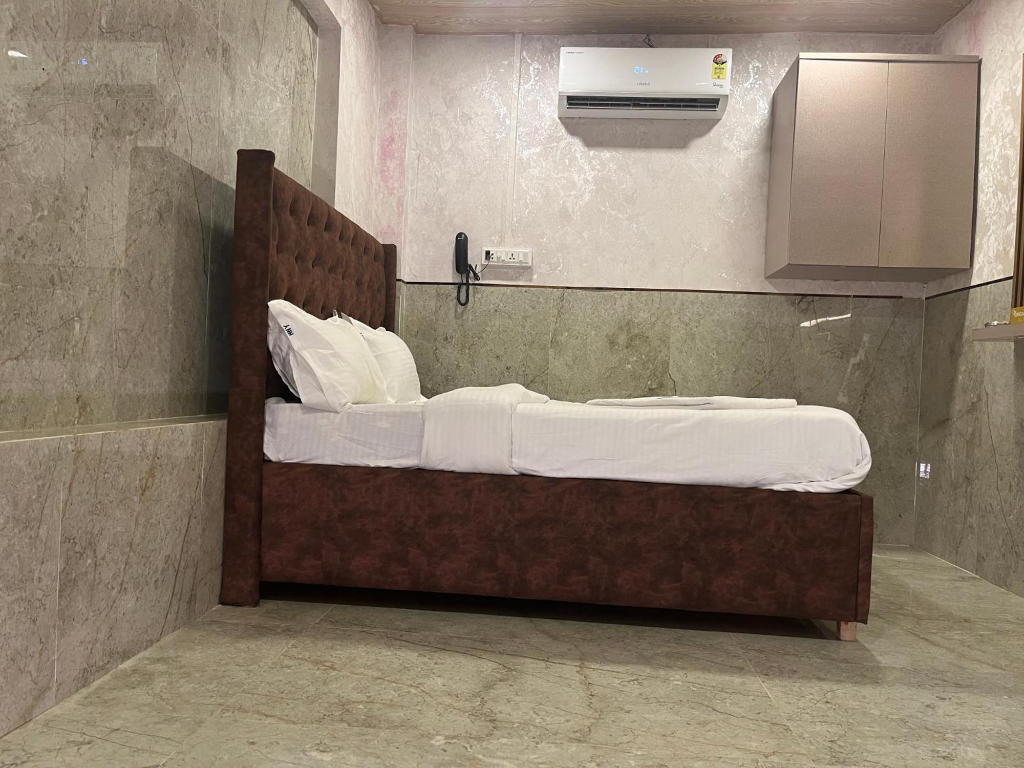 Hotel Newyork By Stayzy Rooms Bombay Habitación foto