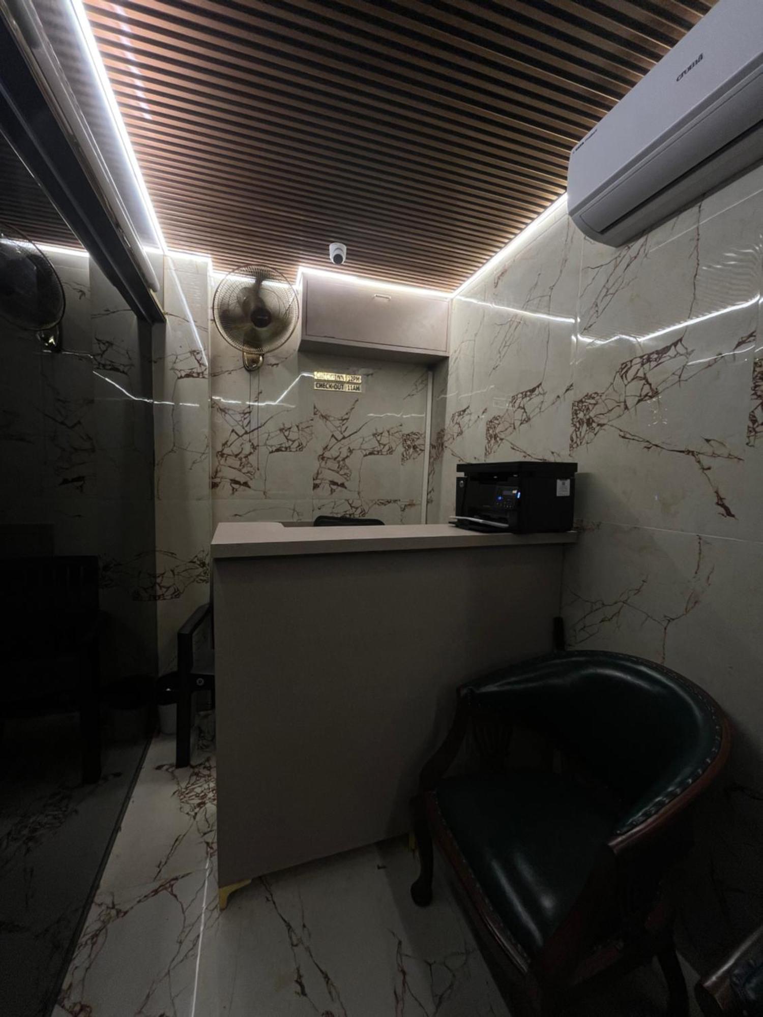Hotel Newyork By Stayzy Rooms Bombay Exterior foto