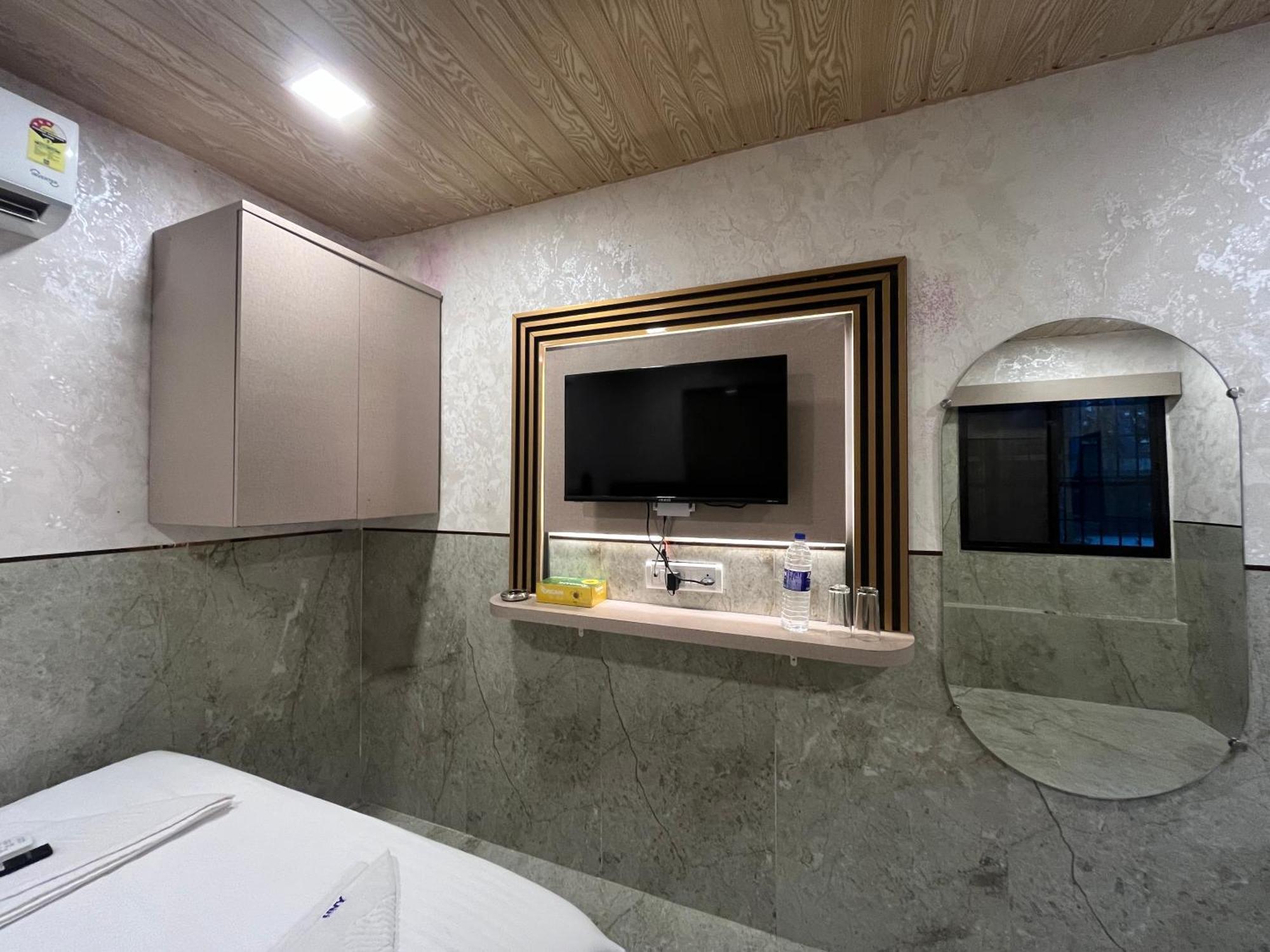 Hotel Newyork By Stayzy Rooms Bombay Habitación foto