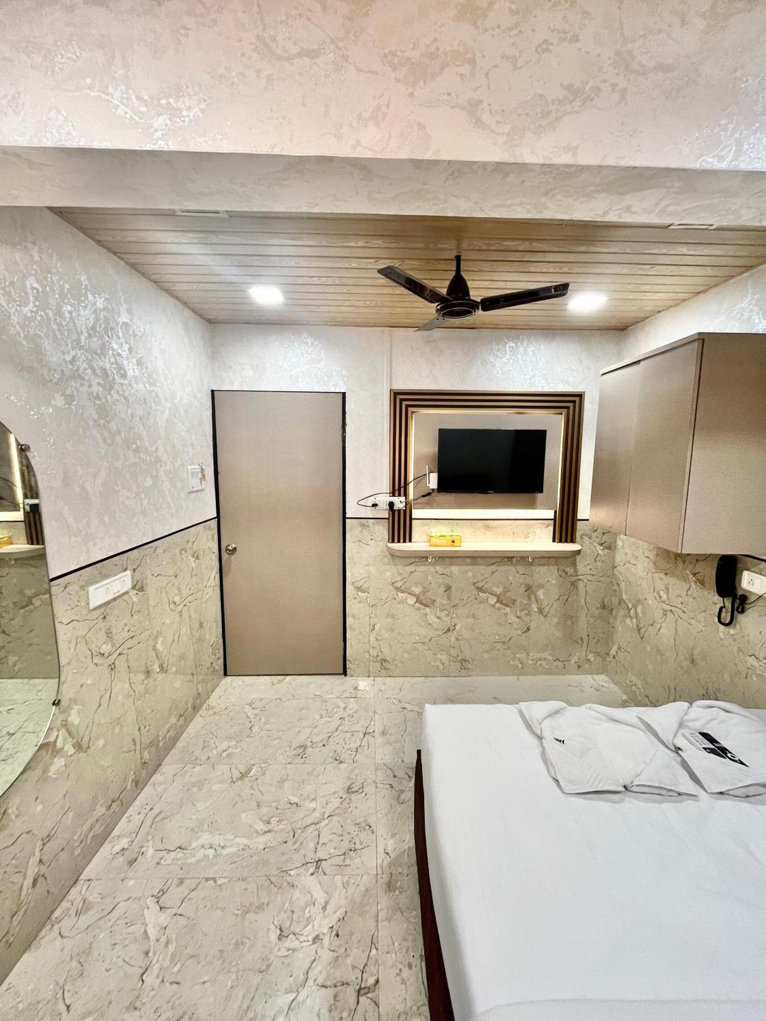 Hotel Newyork By Stayzy Rooms Bombay Exterior foto